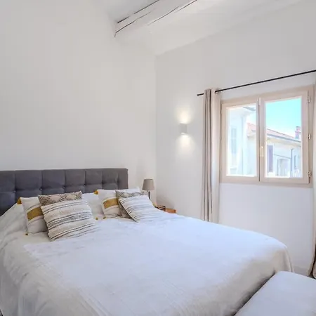 Holiday home Maison De Avec Piscine & Jardin A 5 Min De Cannes Le Cannet