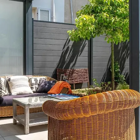 Holiday home Maison De Avec Piscine & Jardin A 5 Min De Cannes Le Cannet